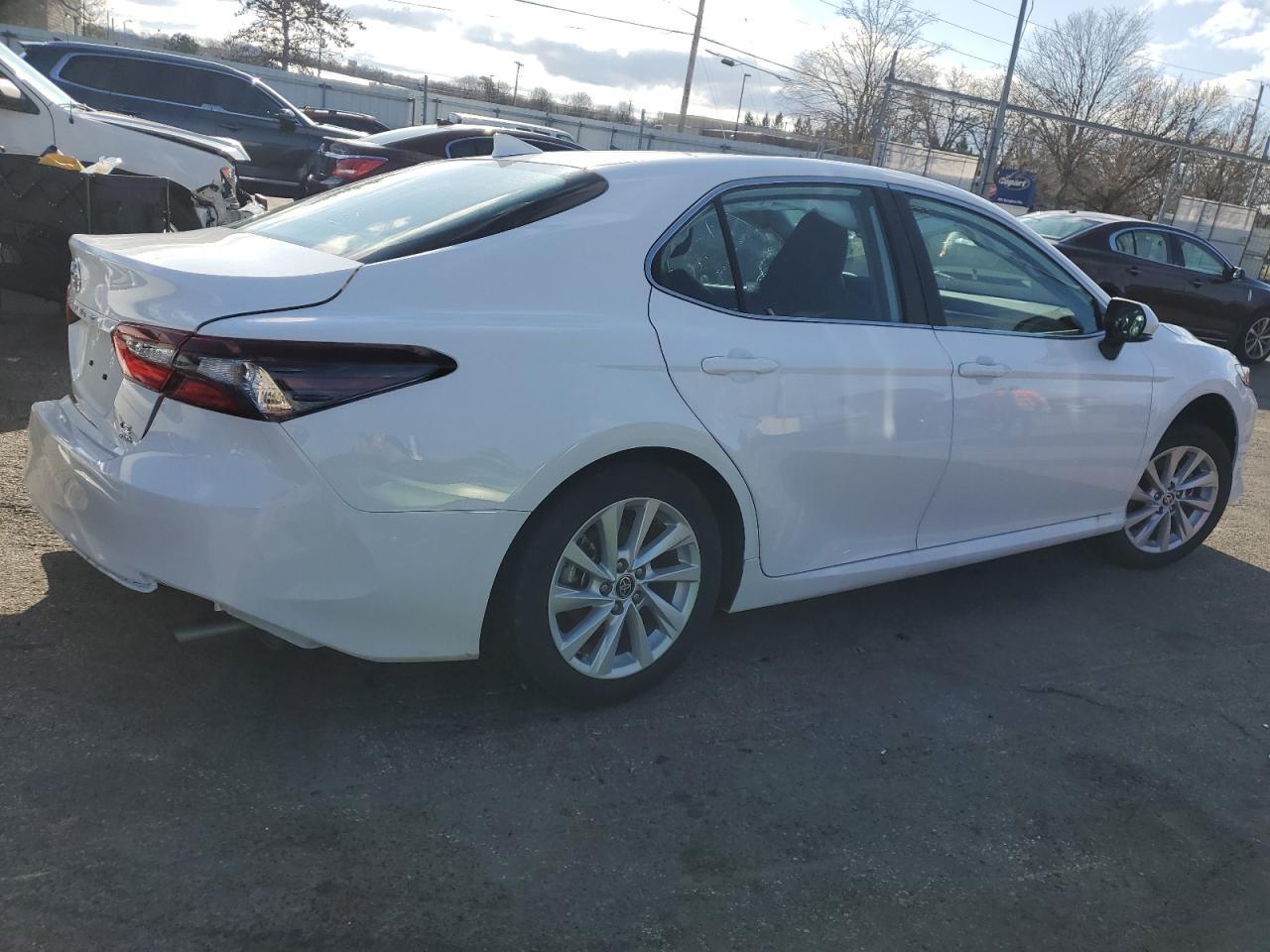 2024 TOYOTA CAMRY LE - Фото 3