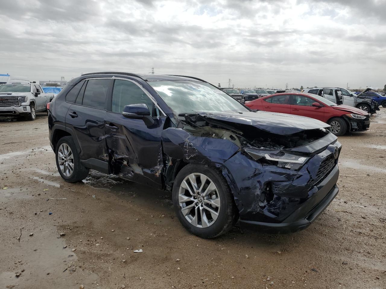 2022 TOYOTA RAV4 XLE P - Image 4