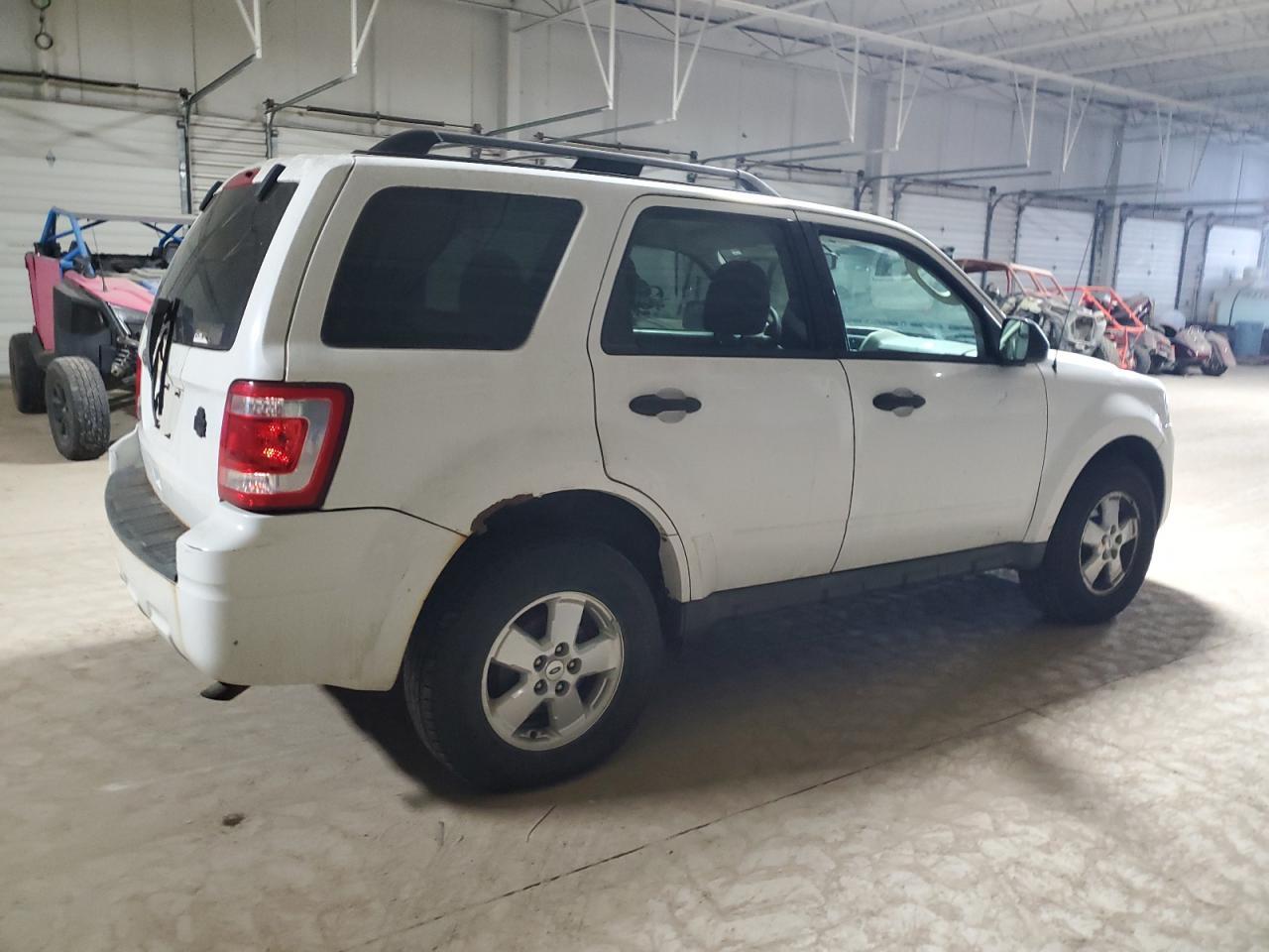 2010 FORD ESCAPE XLT - Image 3