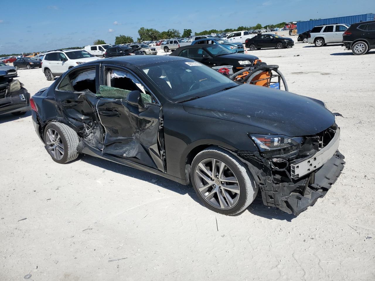 2018 LEXUS IS 300 - Фото 4