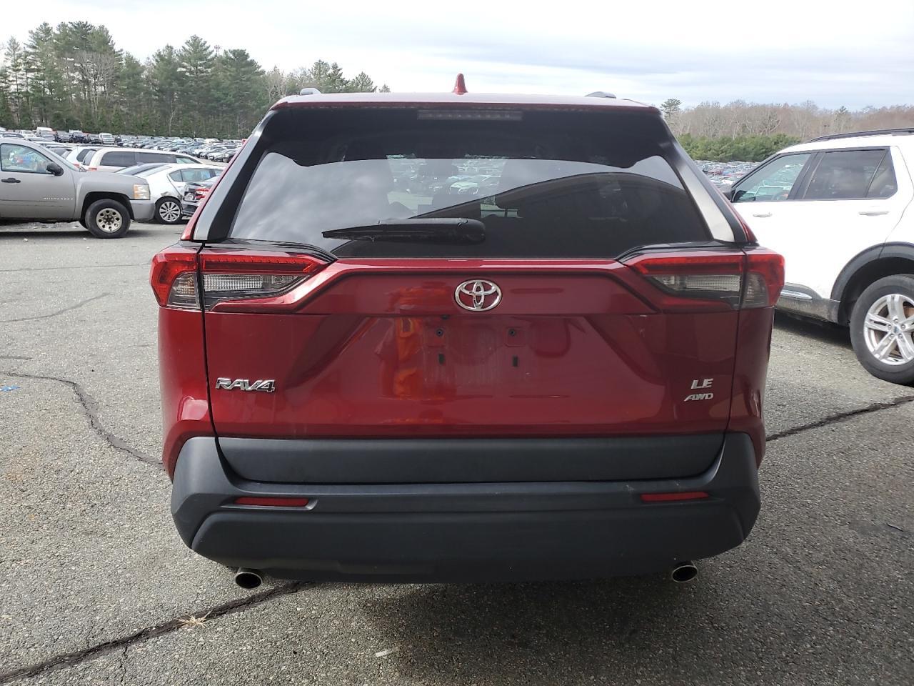 2021 TOYOTA RAV4 LE - Фото 6