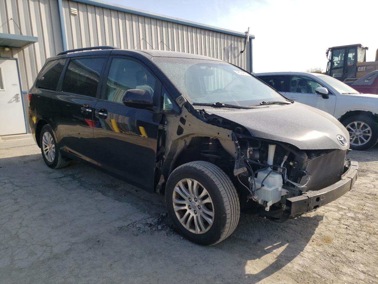 2015 TOYOTA SIENNA XLE - Фото 4