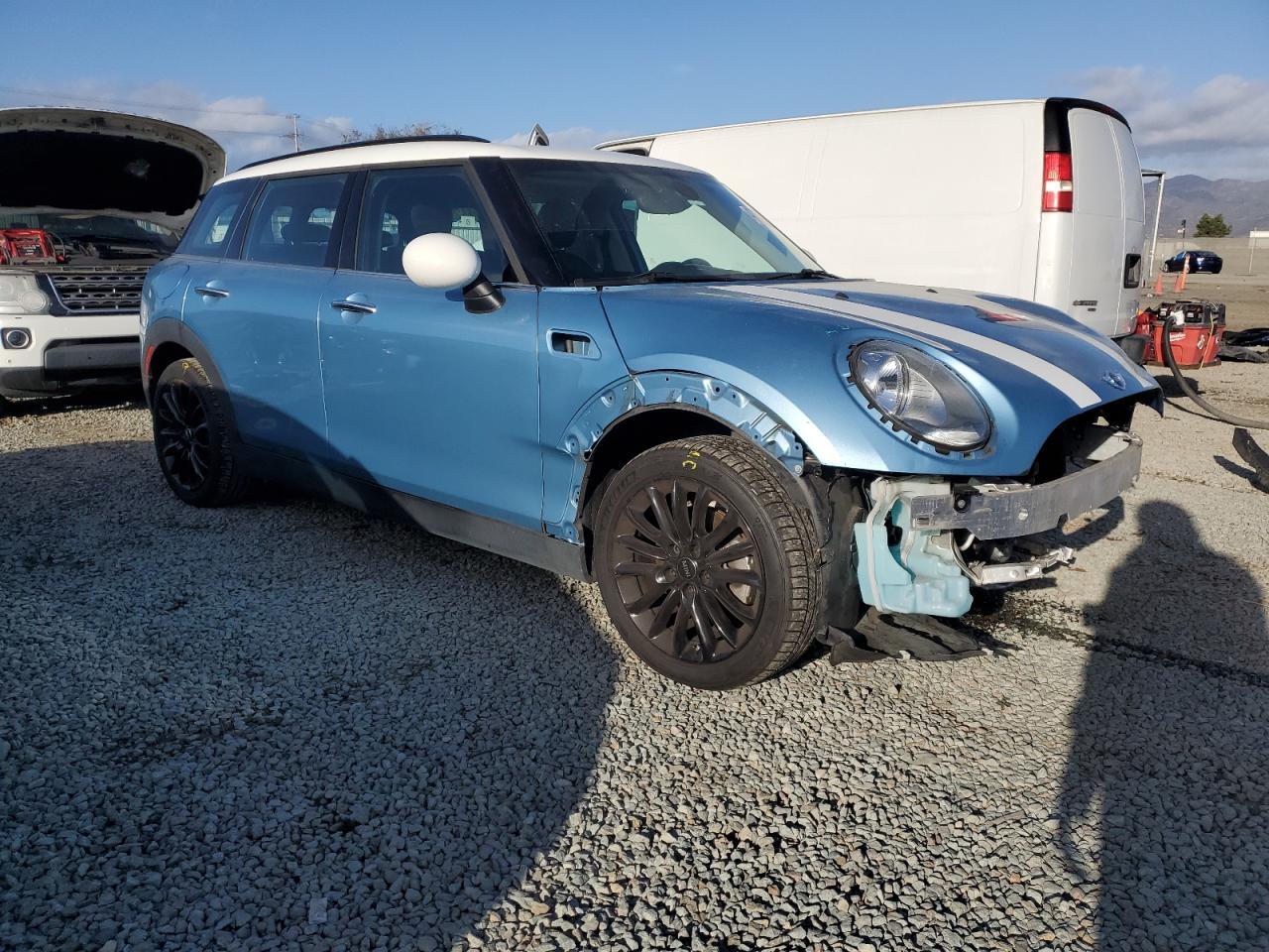 2017 MINI COOPER CLU - Image 4