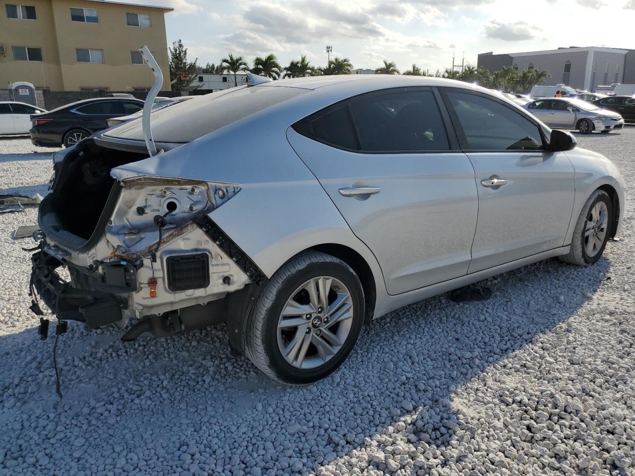 2019 HYUNDAI ELANTRA SE - Фото 3
