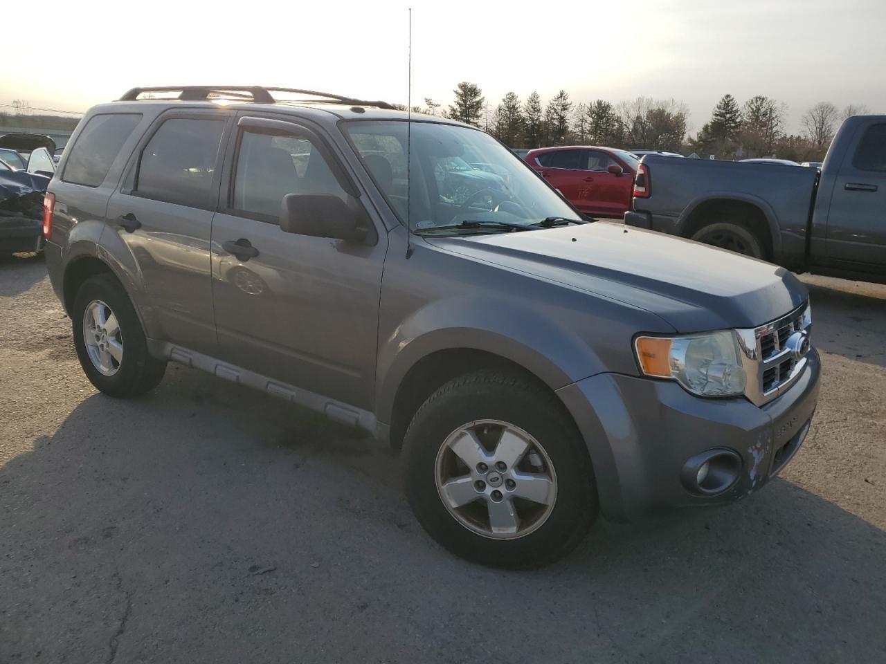 2012 FORD ESCAPE XLT - Image 4