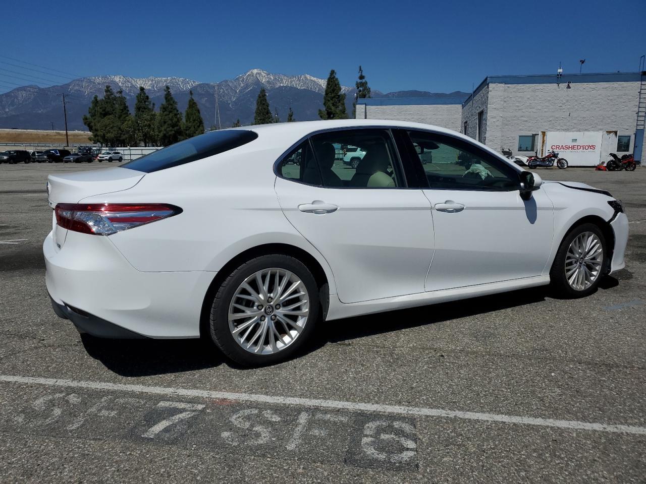 2018 TOYOTA CAMRY L - Фото 3