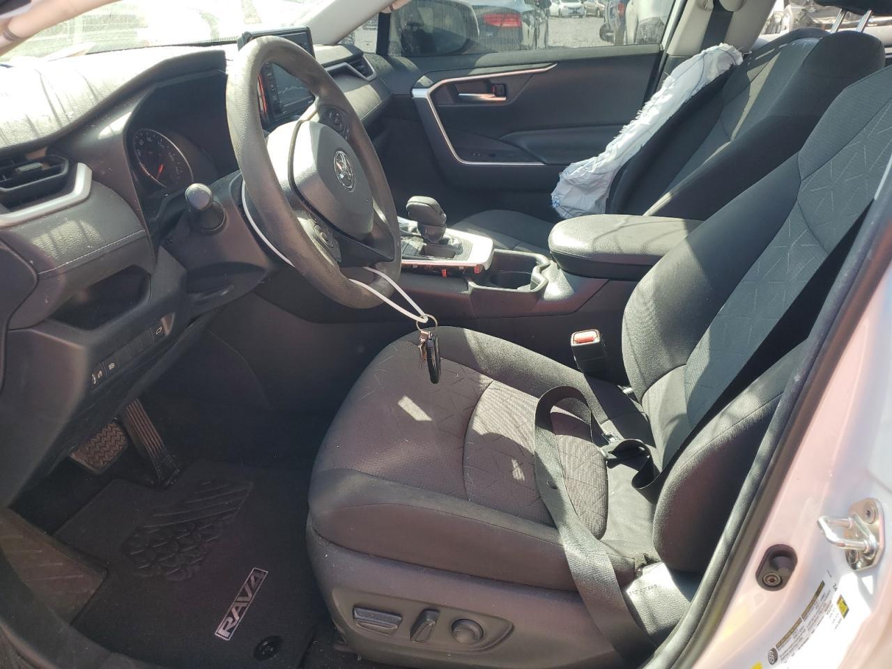 2020 TOYOTA RAV4 XLE - Image 7