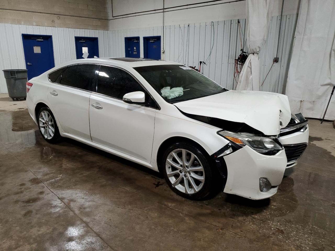 2015 TOYOTA AVALON XLE - Image 4