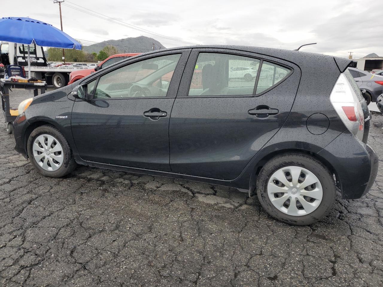 2013 TOYOTA PRIUS C - Image 2