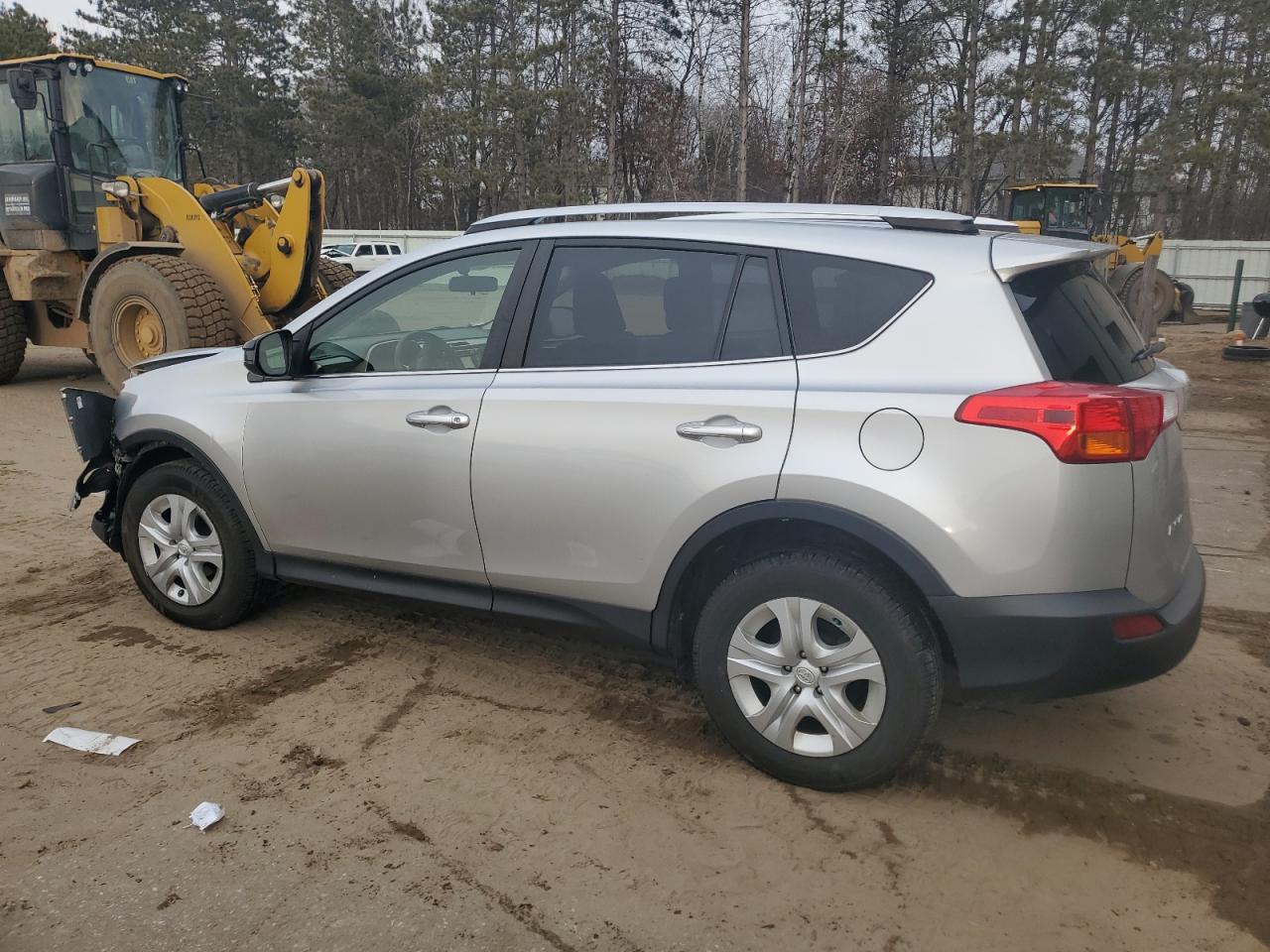 2015 TOYOTA RAV4 LE - Фото 2
