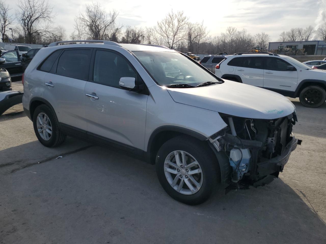 2015 KIA SORENTO LX - Image 4