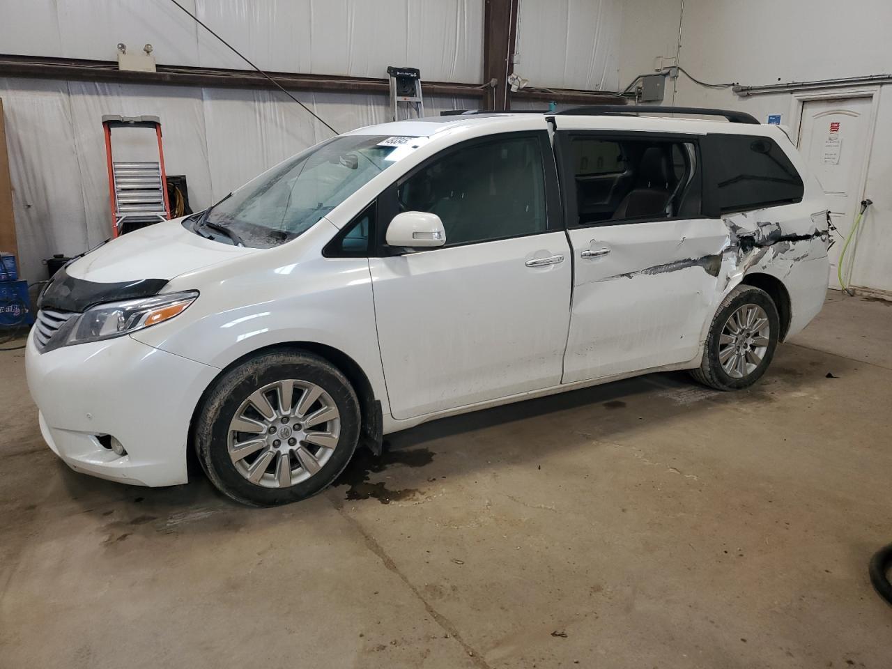 2015 TOYOTA SIENNA XLE