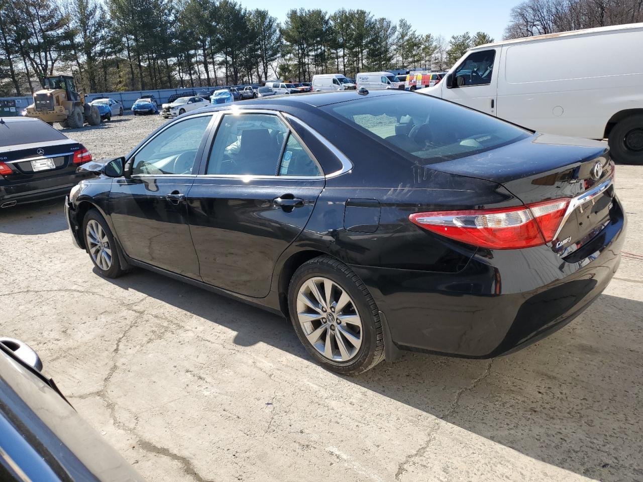 2015 TOYOTA CAMRY LE - Фото 2