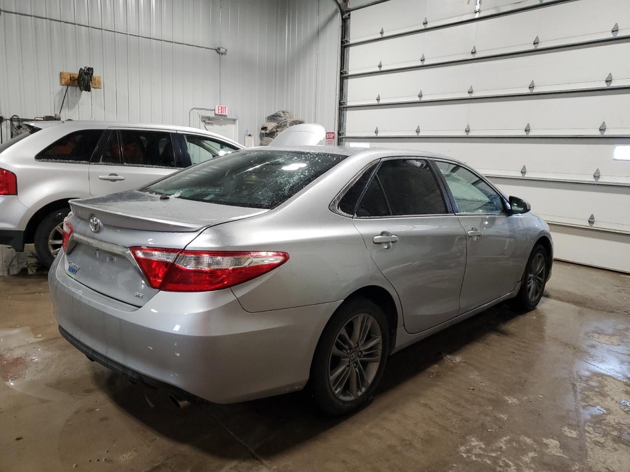 2017 TOYOTA CAMRY LE - Фото 3