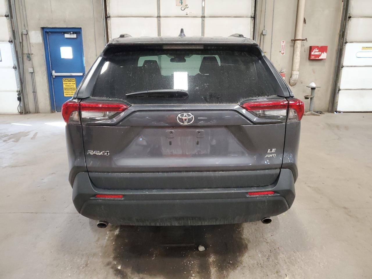 2021 TOYOTA RAV4 LE - Фото 6