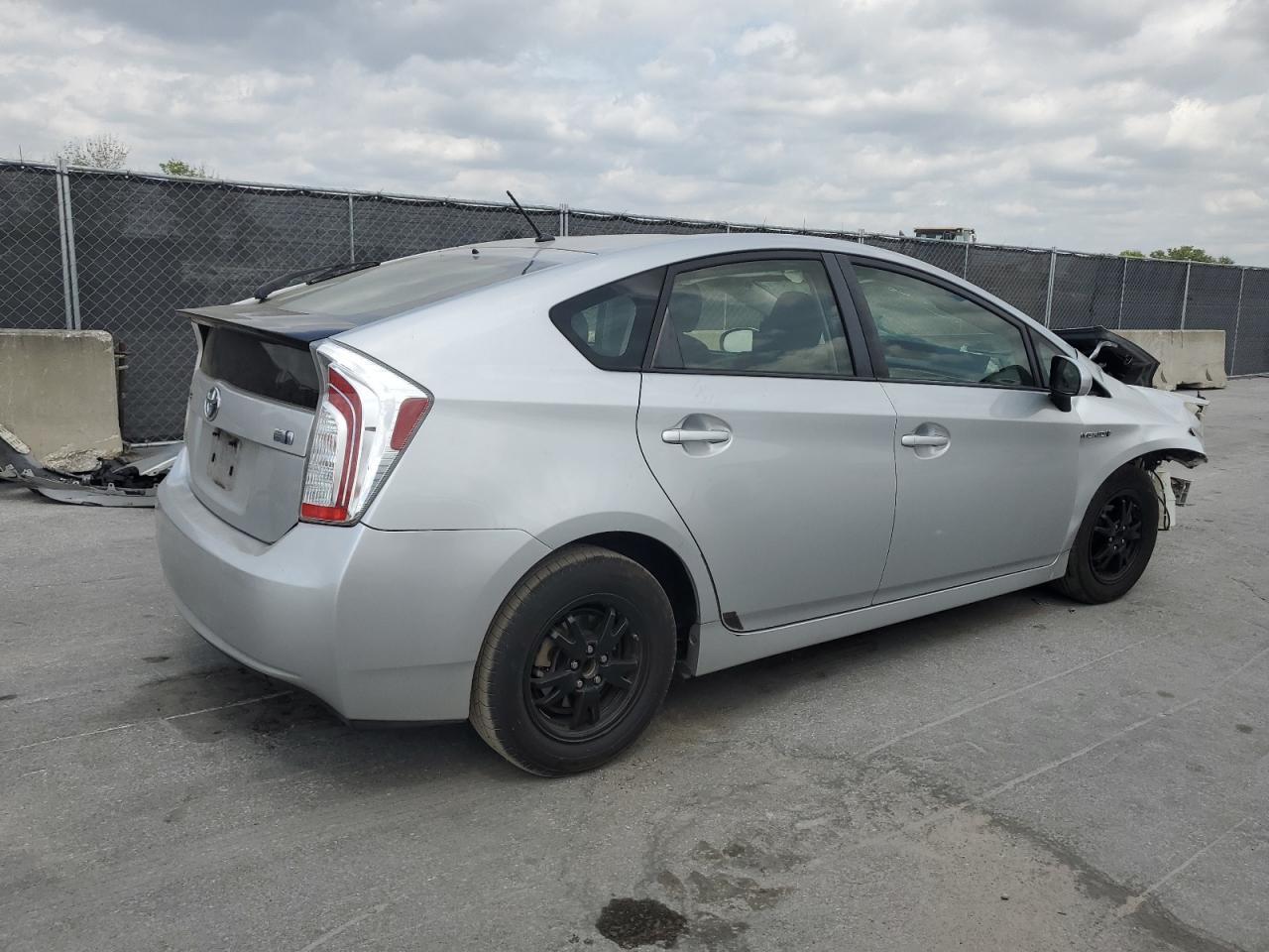 2015 TOYOTA PRIUS - Фото 3