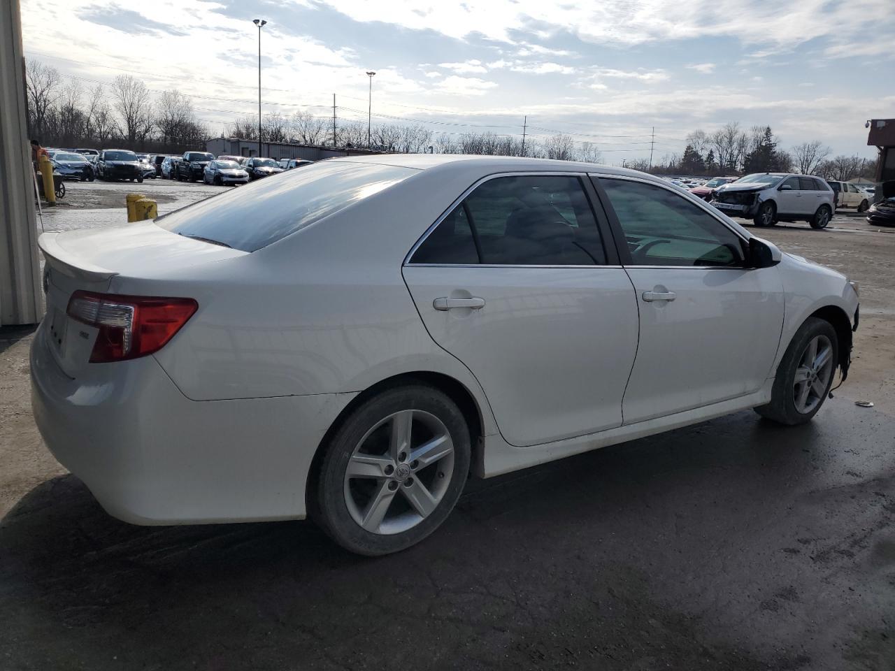 2013 TOYOTA CAMRY L - Фото 3