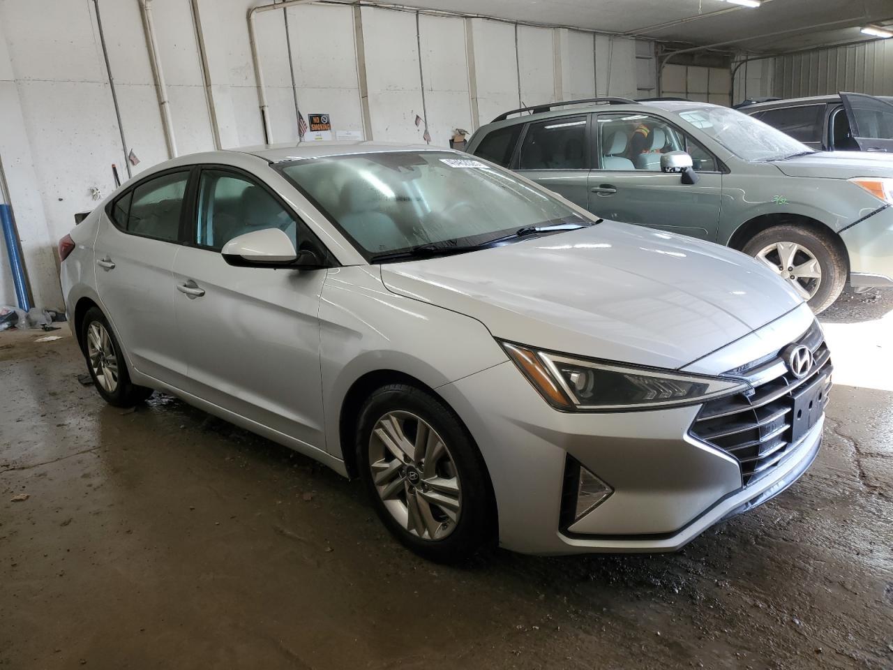 2019 HYUNDAI ELANTRA SE - Фото 4