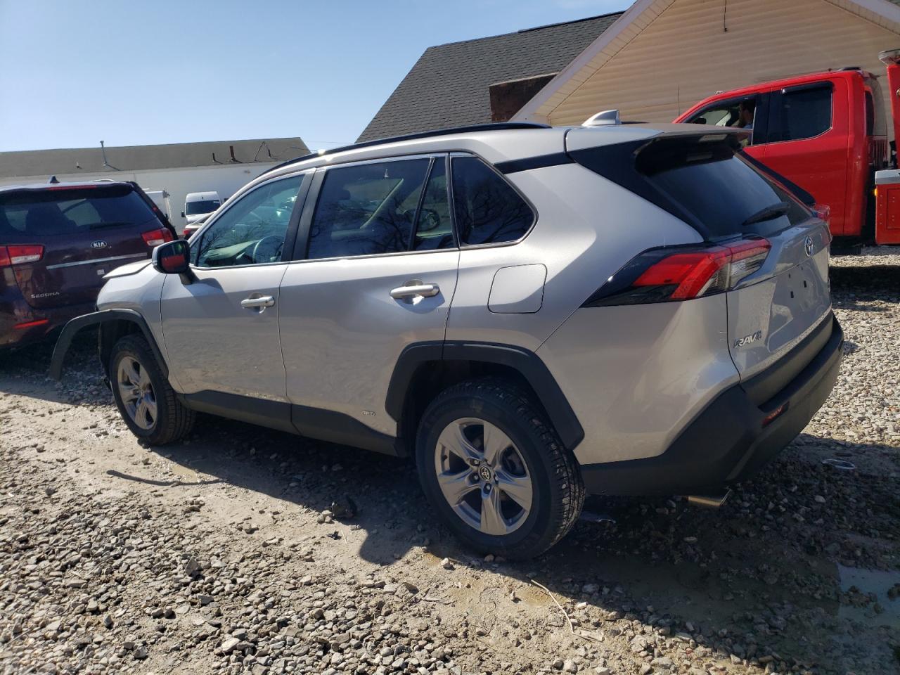 2022 TOYOTA RAV4 XLE - Фото 2