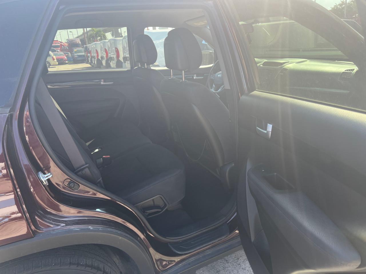 2015 KIA SORENTO LX - Image 6