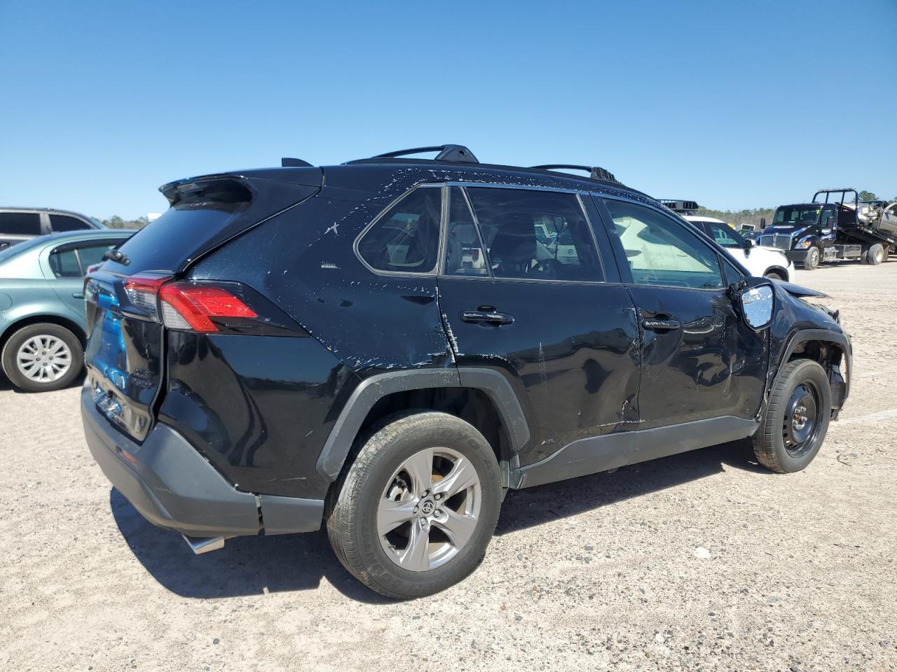2022 TOYOTA RAV4 XLE - Фото 3