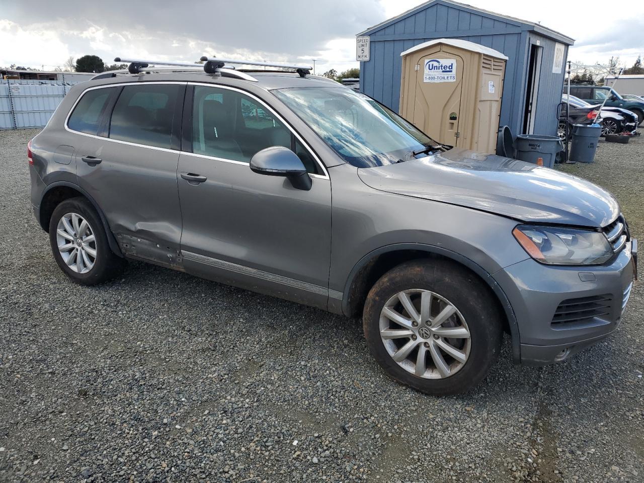 2011 VOLKSWAGEN TOUAREG V6 - Image 4