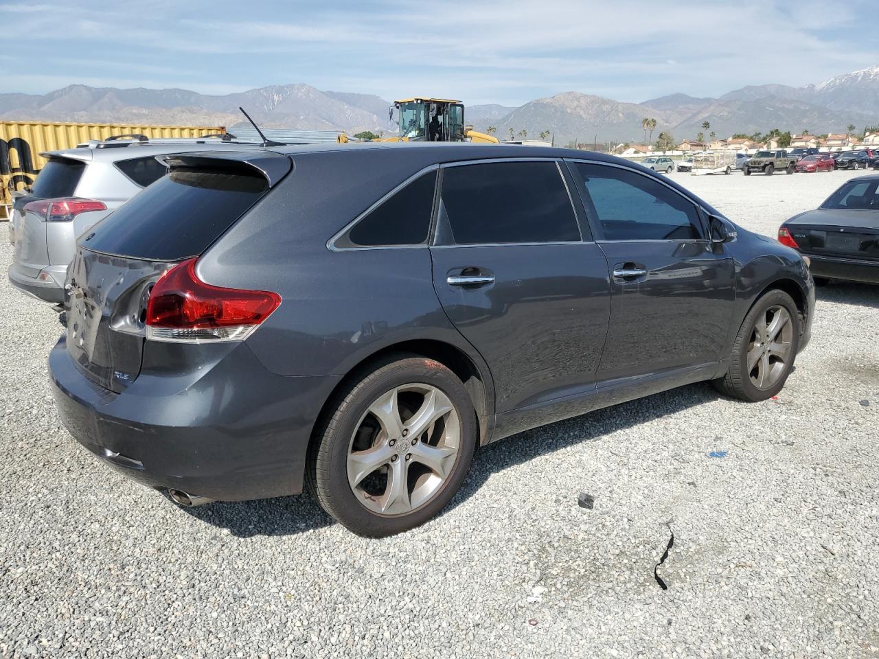 2013 TOYOTA VENZA LE - Фото 3