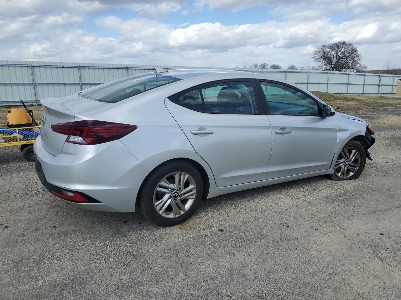 2019 HYUNDAI ELANTRA SE - Фото 3