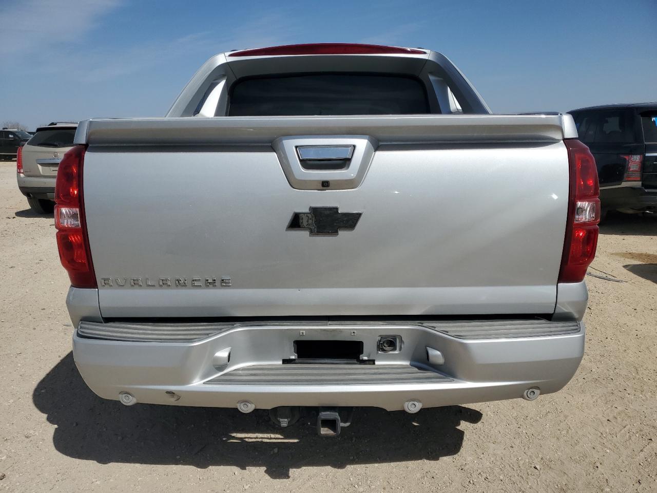2013 CHEVROLET AVALANCHE - Image 6