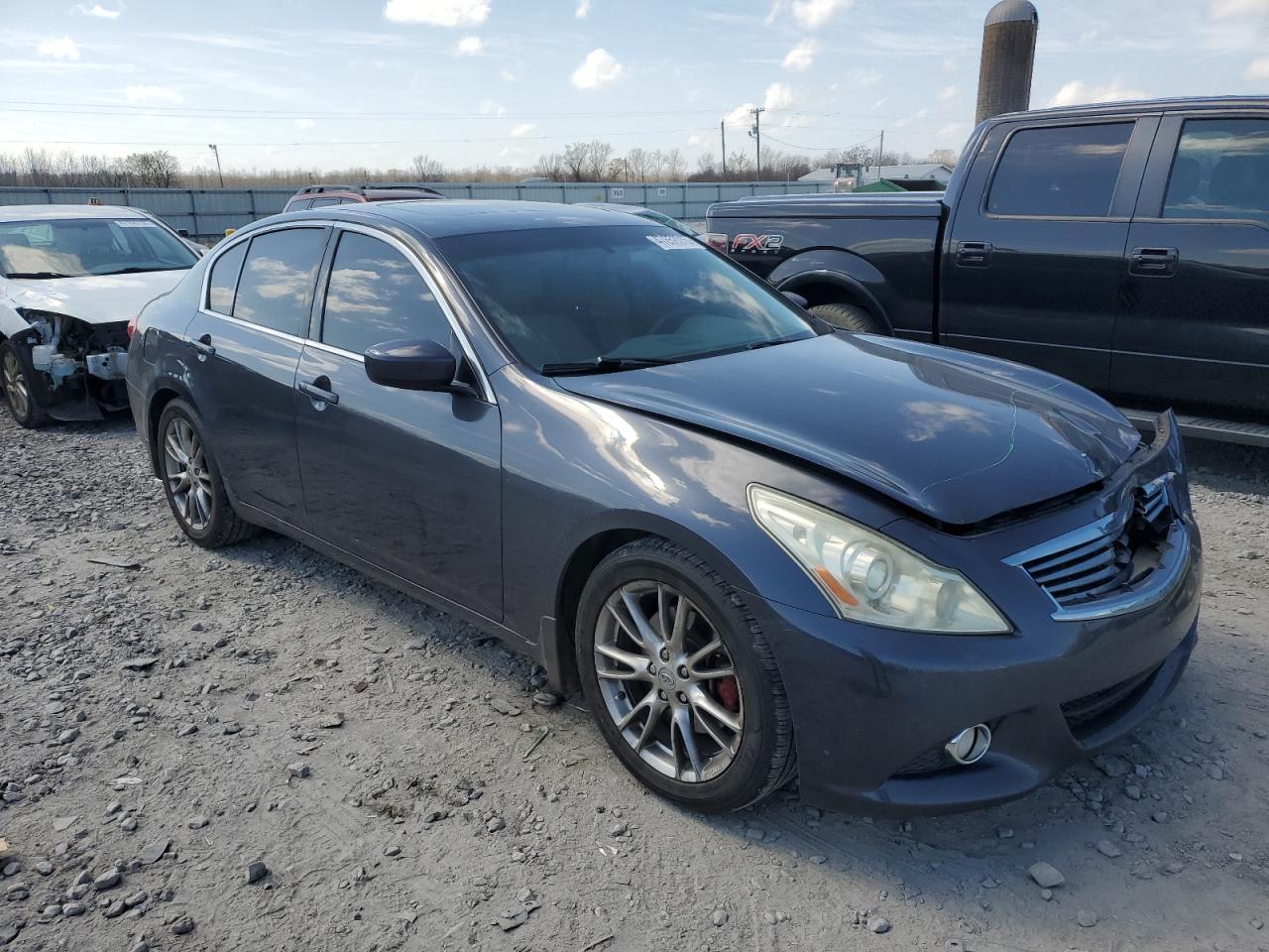 2011 INFINITI G37 BASE - Image 4
