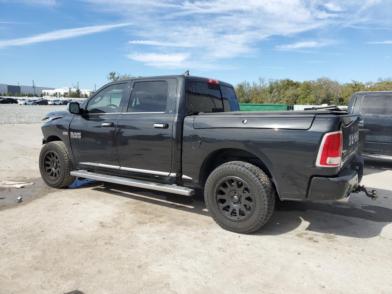 2017 RAM 1500 LONGH - Фото 2