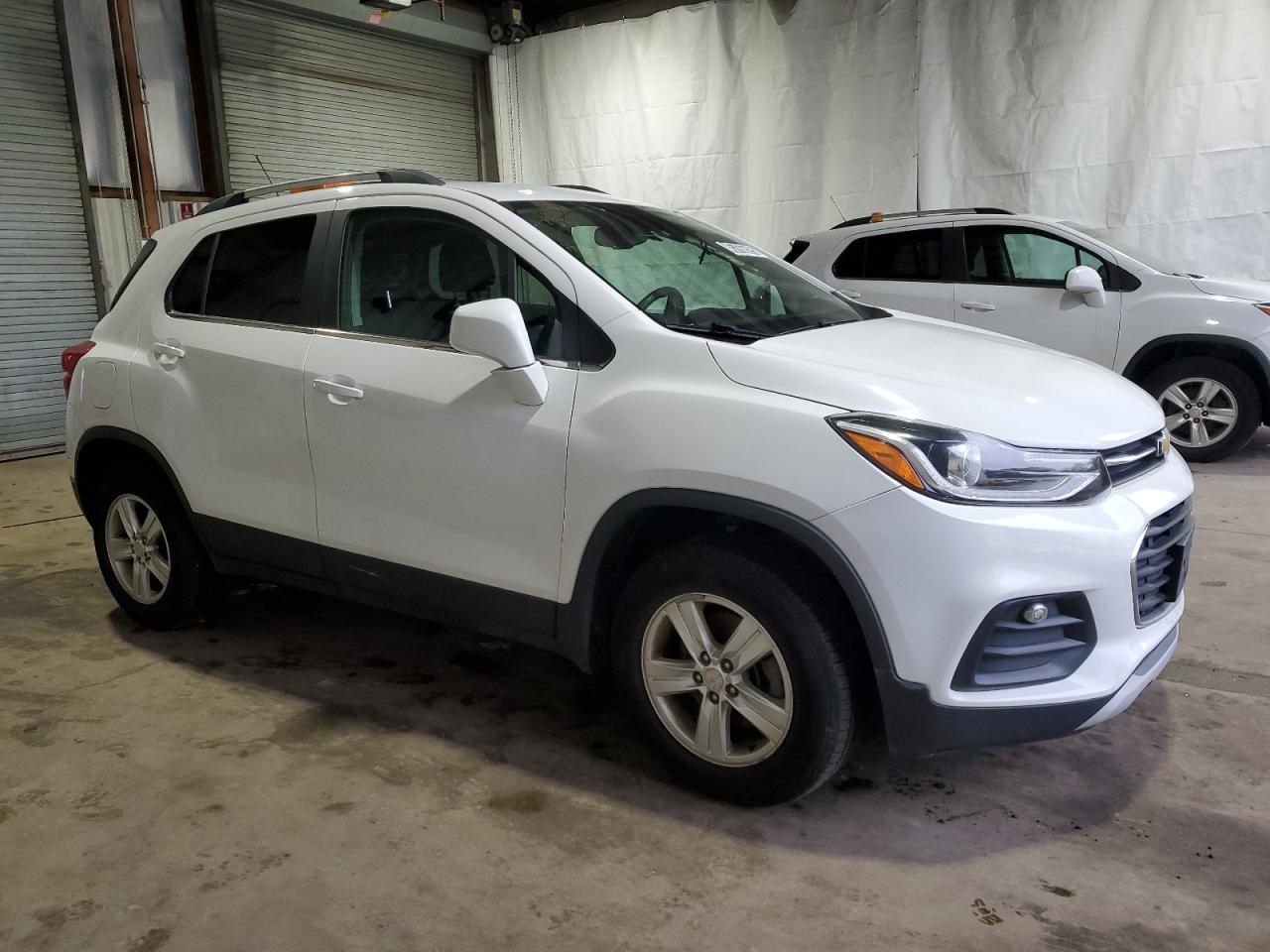 2018 CHEVROLET TRAX 1LT - Image 4