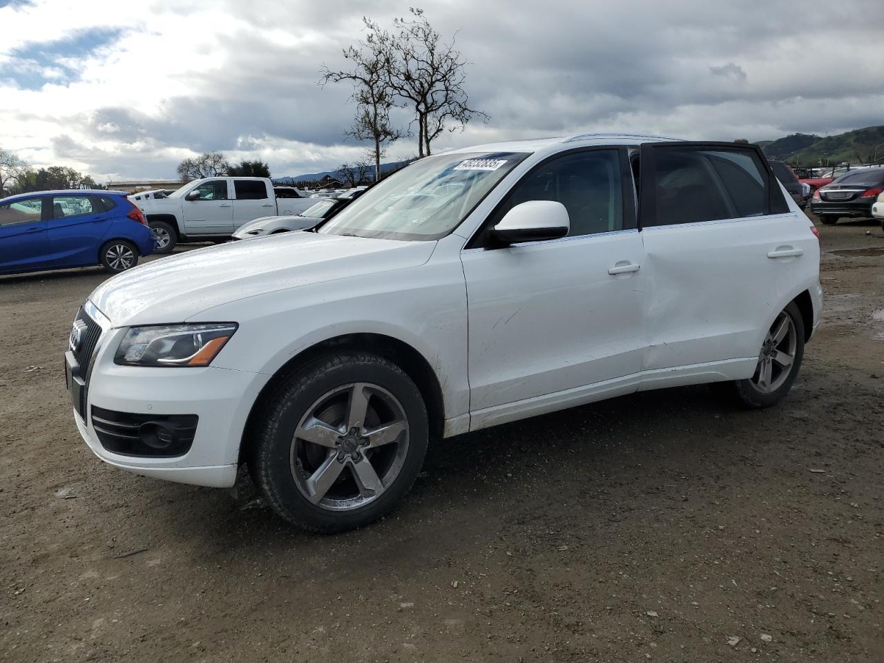 2011 AUDI Q5 PREMIUM