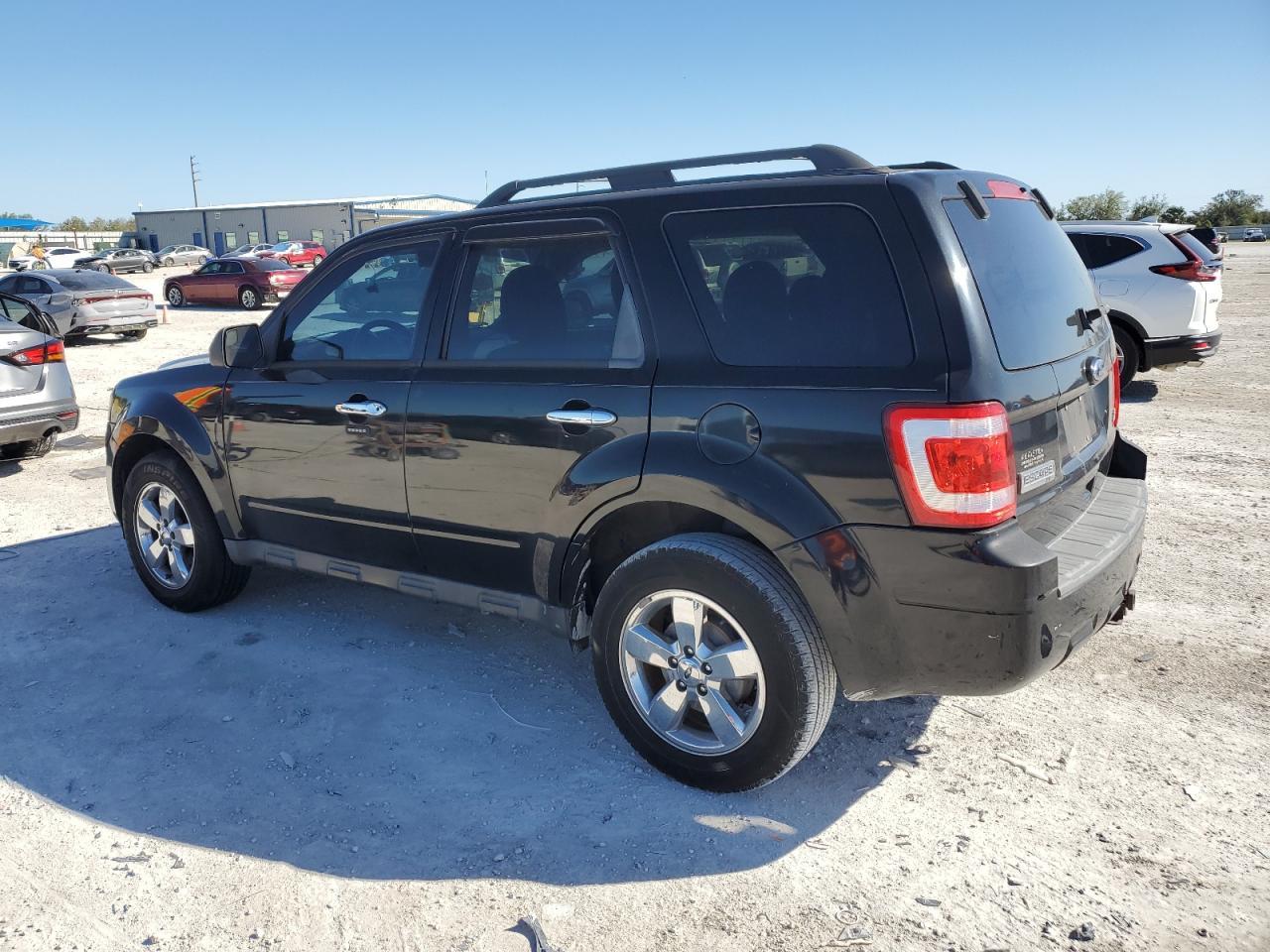 2010 FORD ESCAPE XLT - Image 2