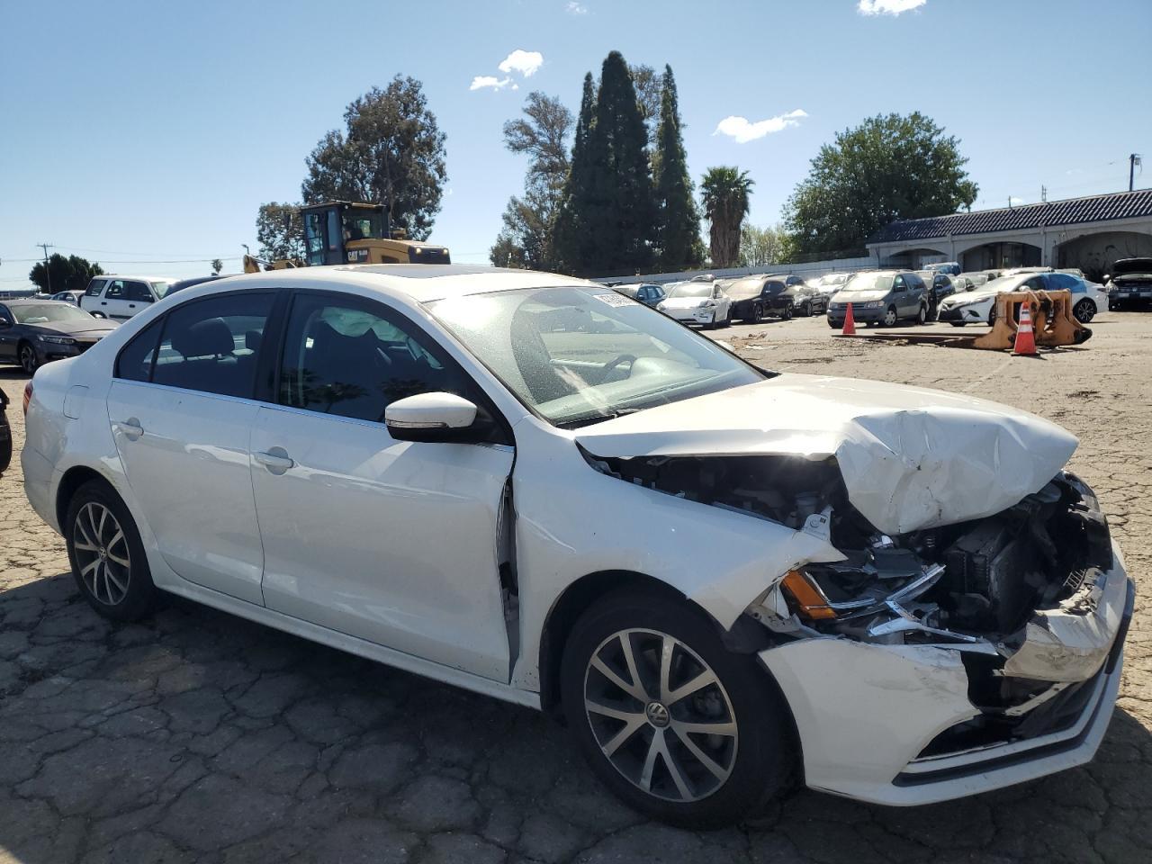 2017 VOLKSWAGEN JETTA SE - Image 4
