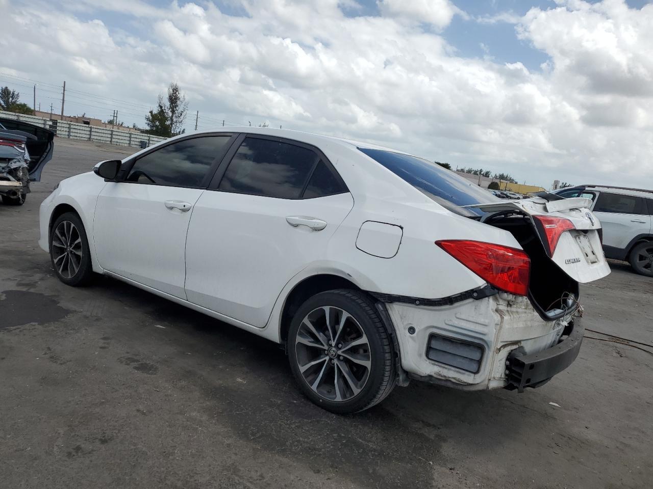 2019 TOYOTA COROLLA L - Фото 2