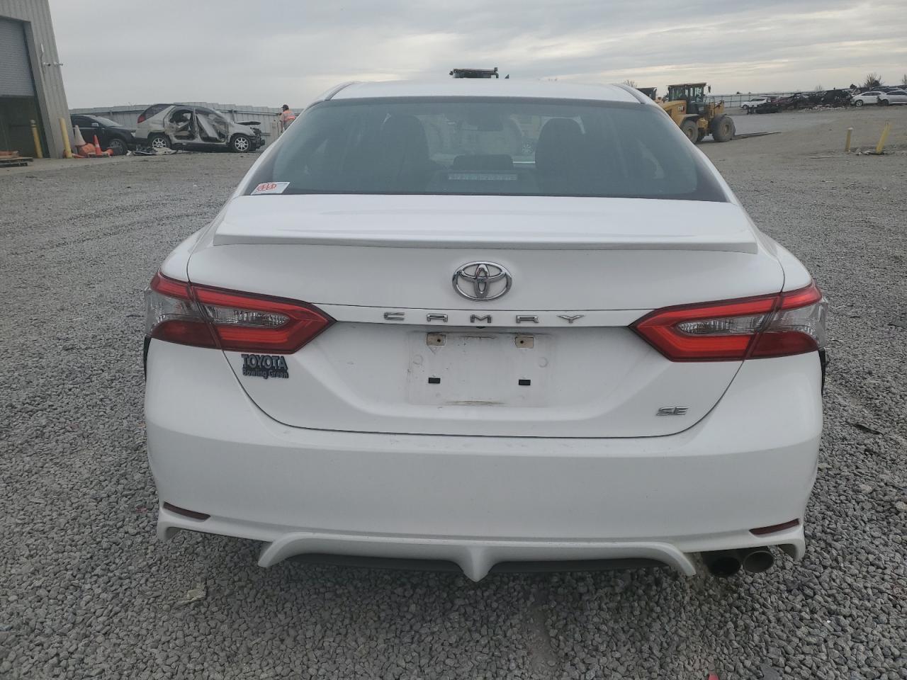 2018 TOYOTA CAMRY L - Фото 6