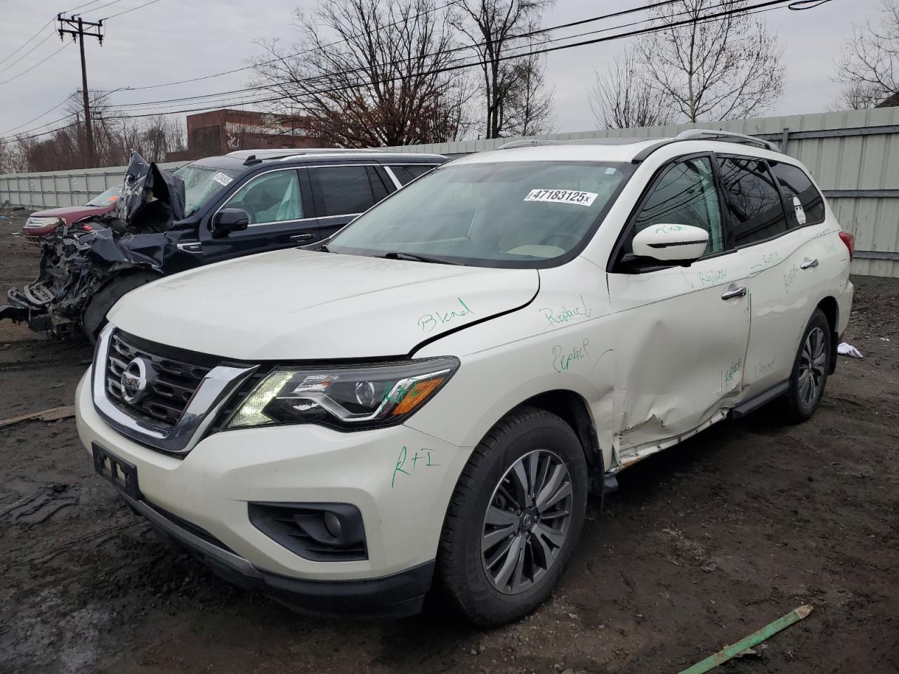 2017 NISSAN PATHFINDER