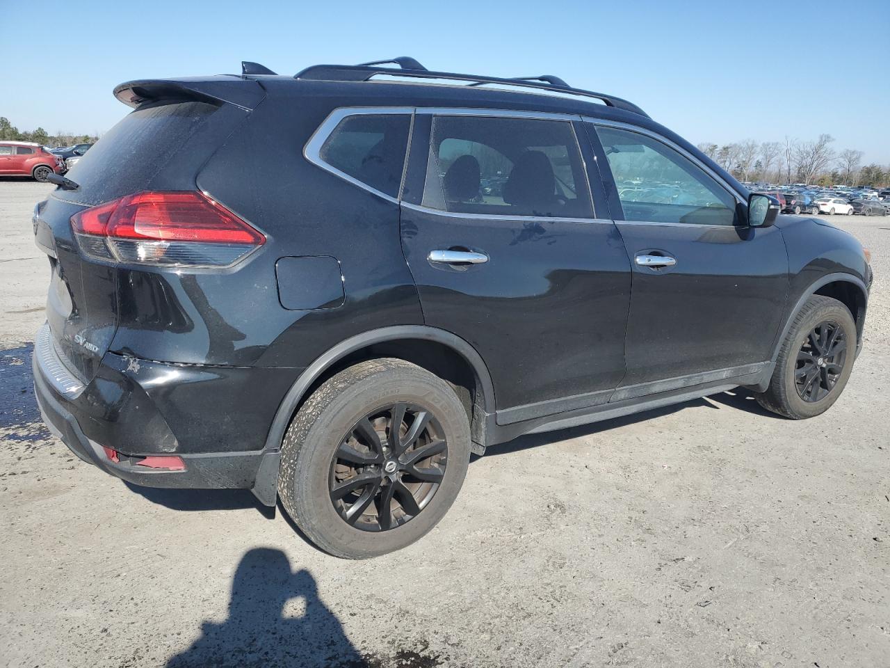 2017 NISSAN ROGUE SV - Image 3