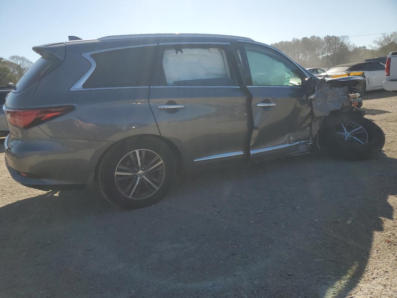 2019 INFINITI QX60 LUXE - Image 3