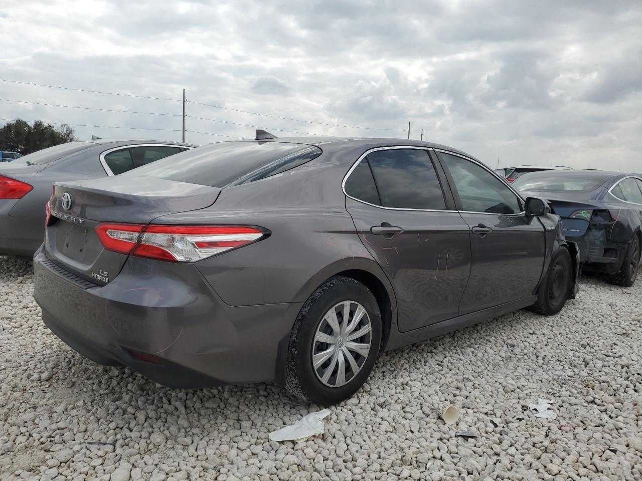 2019 TOYOTA CAMRY LE - Image 3