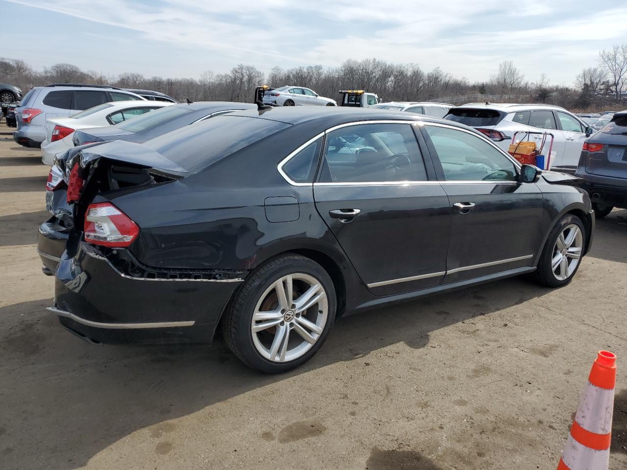 2015 VOLKSWAGEN PASSAT SE - Фото 3