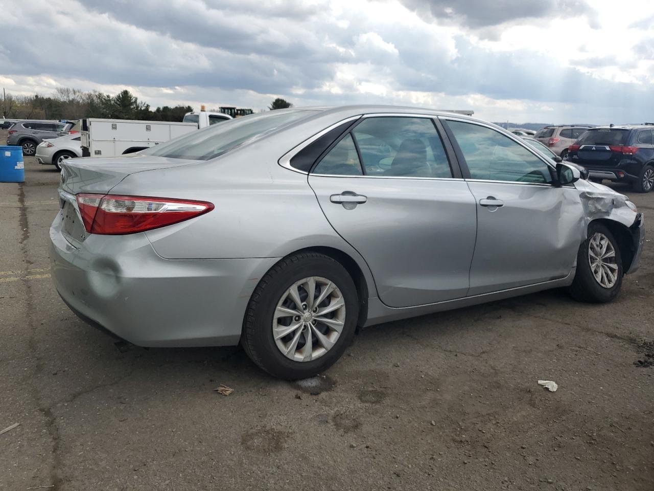 2017 TOYOTA CAMRY LE - Фото 3