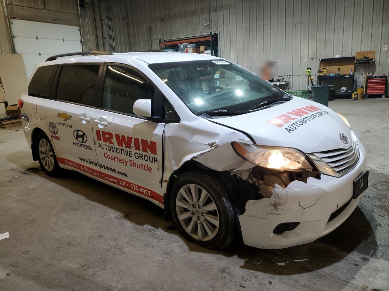 2015 TOYOTA SIENNA LE - Фото 4
