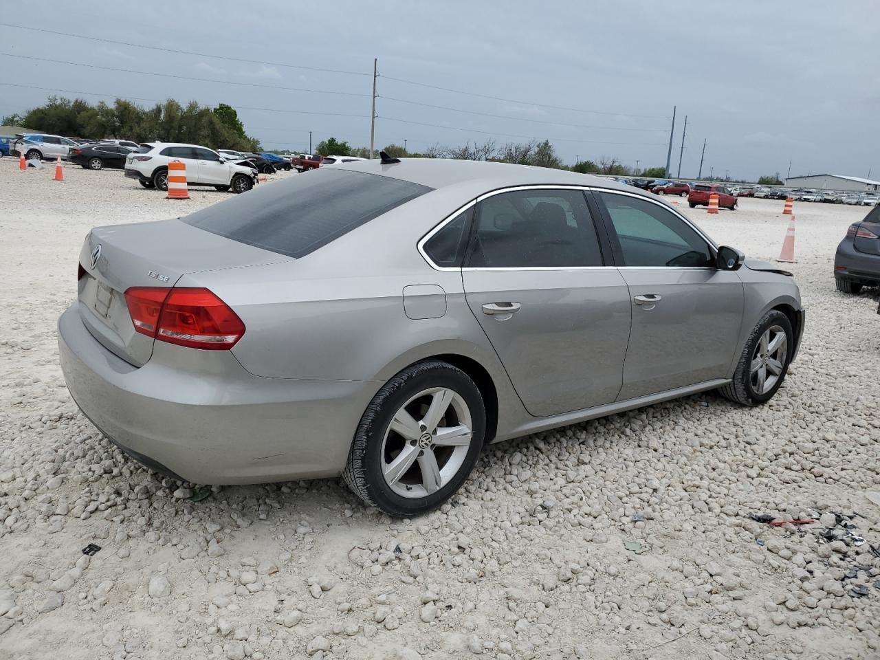 2014 VOLKSWAGEN PASSAT SE - Фото 3
