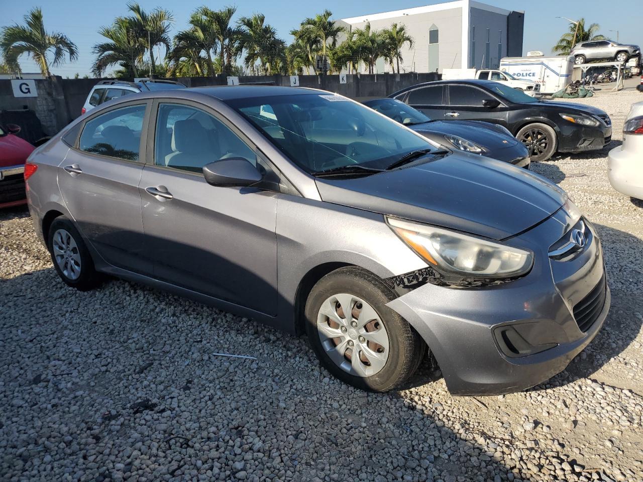 2017 HYUNDAI ACCENT SE - Image 4