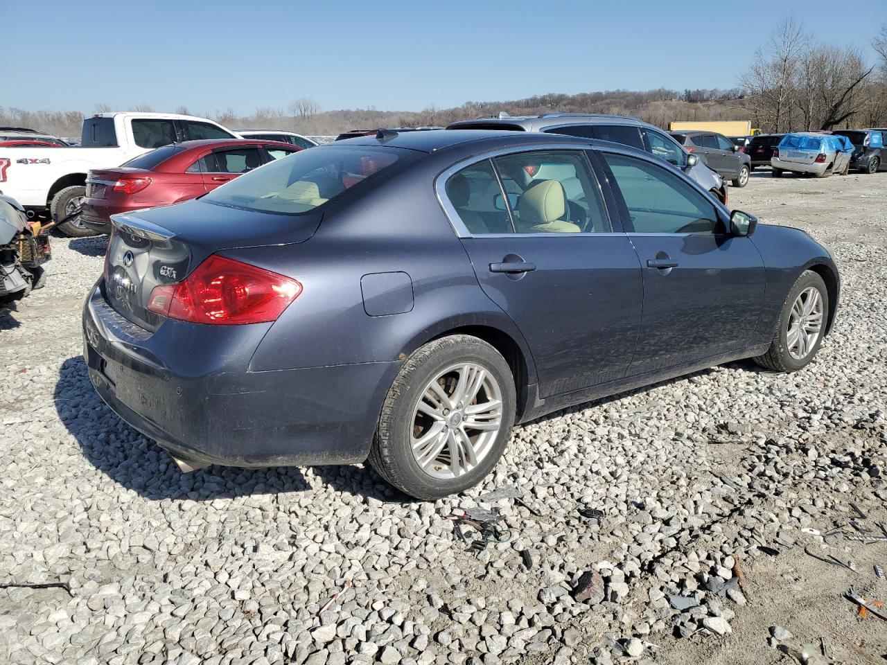 2011 INFINITI G37 - Фото 3