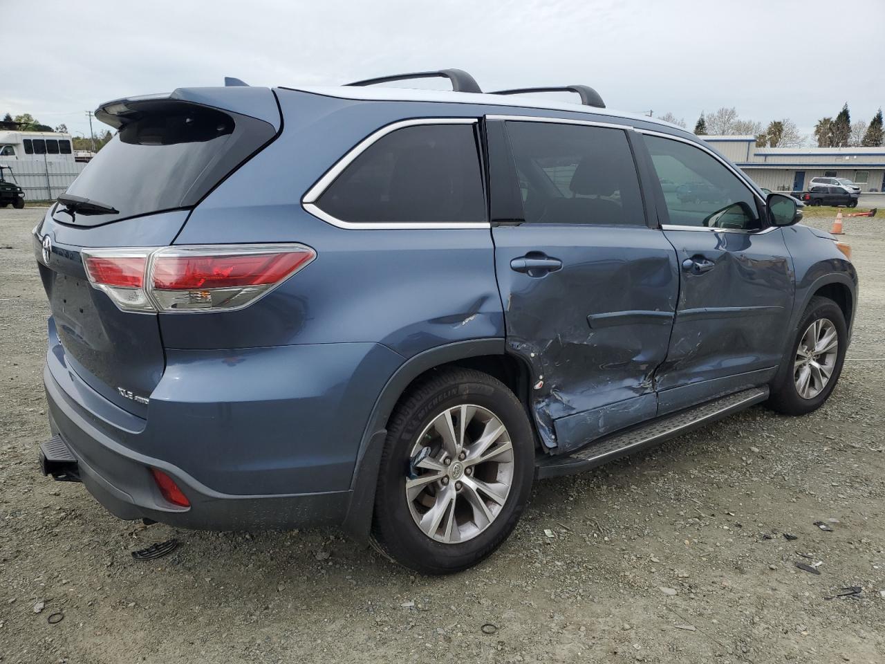 2015 TOYOTA HIGHLANDER - Image 3