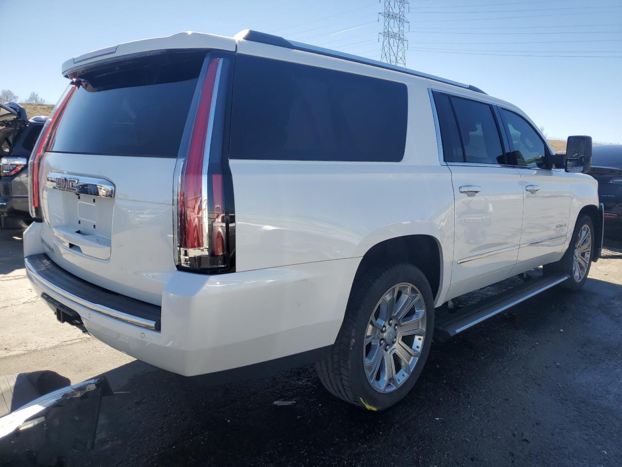 2016 GMC YUKON XL D - Фото 3