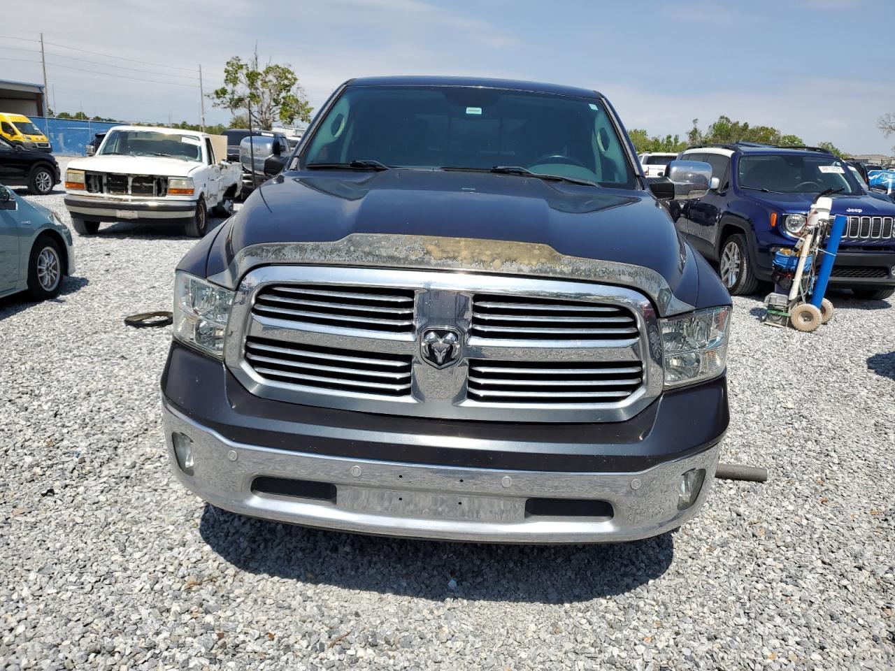 2017 RAM 1500 SLT - Image 5